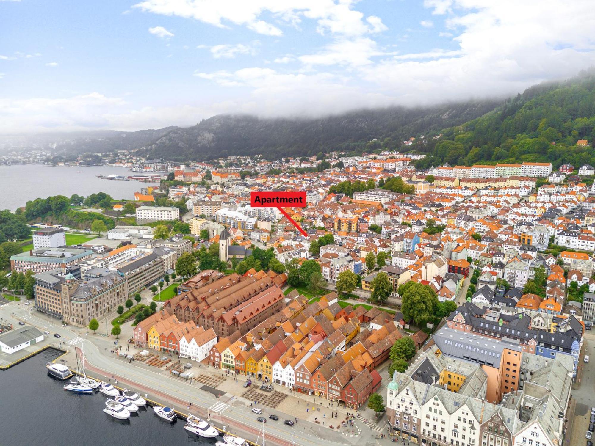 View To Bryggen - Renovated Dec 24 - Historic Cobblestone Street Apartment เบอร์เกน ภายนอก รูปภาพ